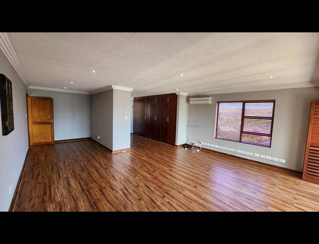 6 BEDROOM FREESTANDING FOR SALE IN BERGSIG